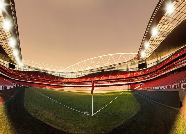 «Эмирейтс» пострадал от фанов «Боруссии». Фото