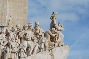 Памятник первооткрывателям