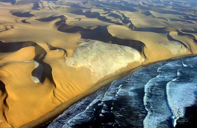Берег Скелетов в пустыне Намиб