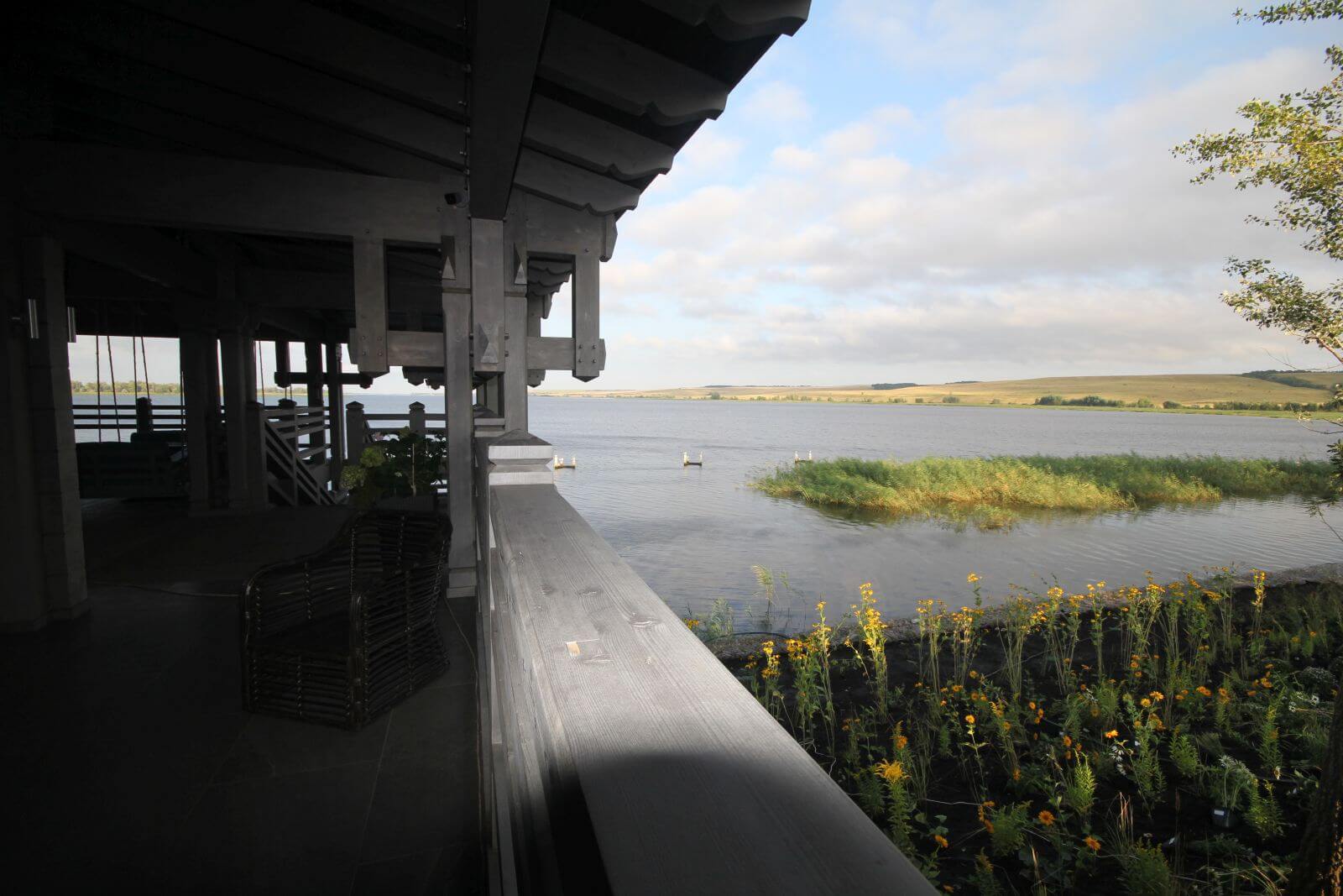 Терраса с видом на Кутулукское водохранилище.