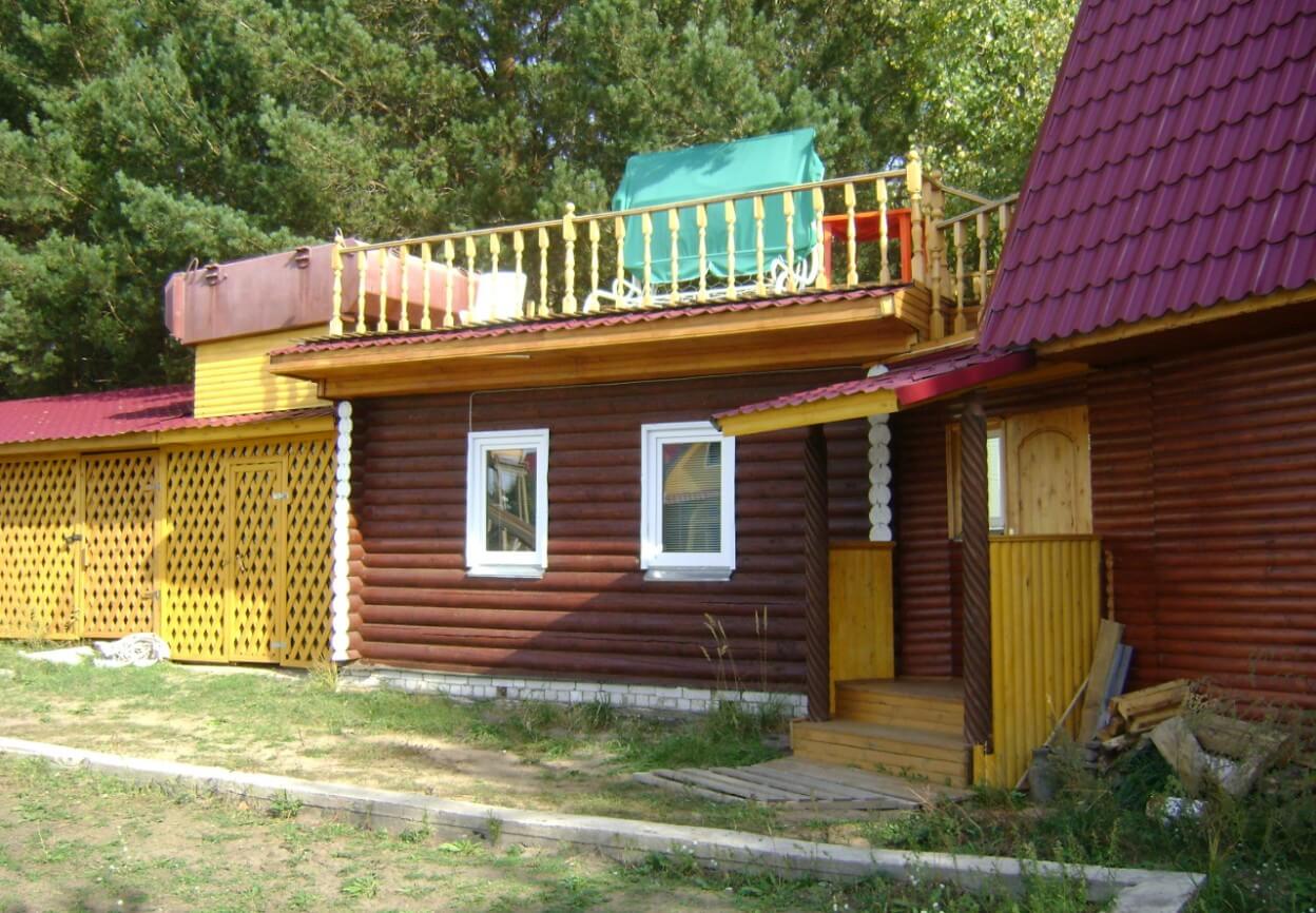 Деревенские домики, отдых прямо на крыше.