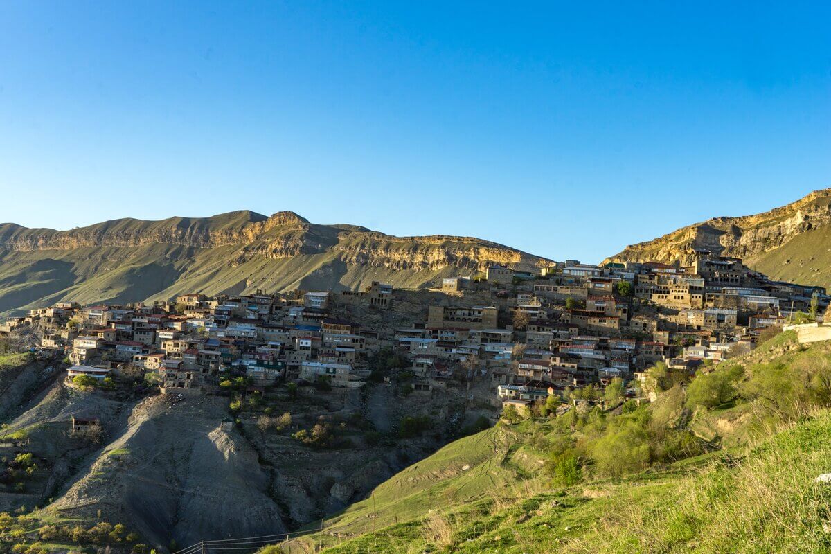 Древнее дагестанское село на склоне горы.