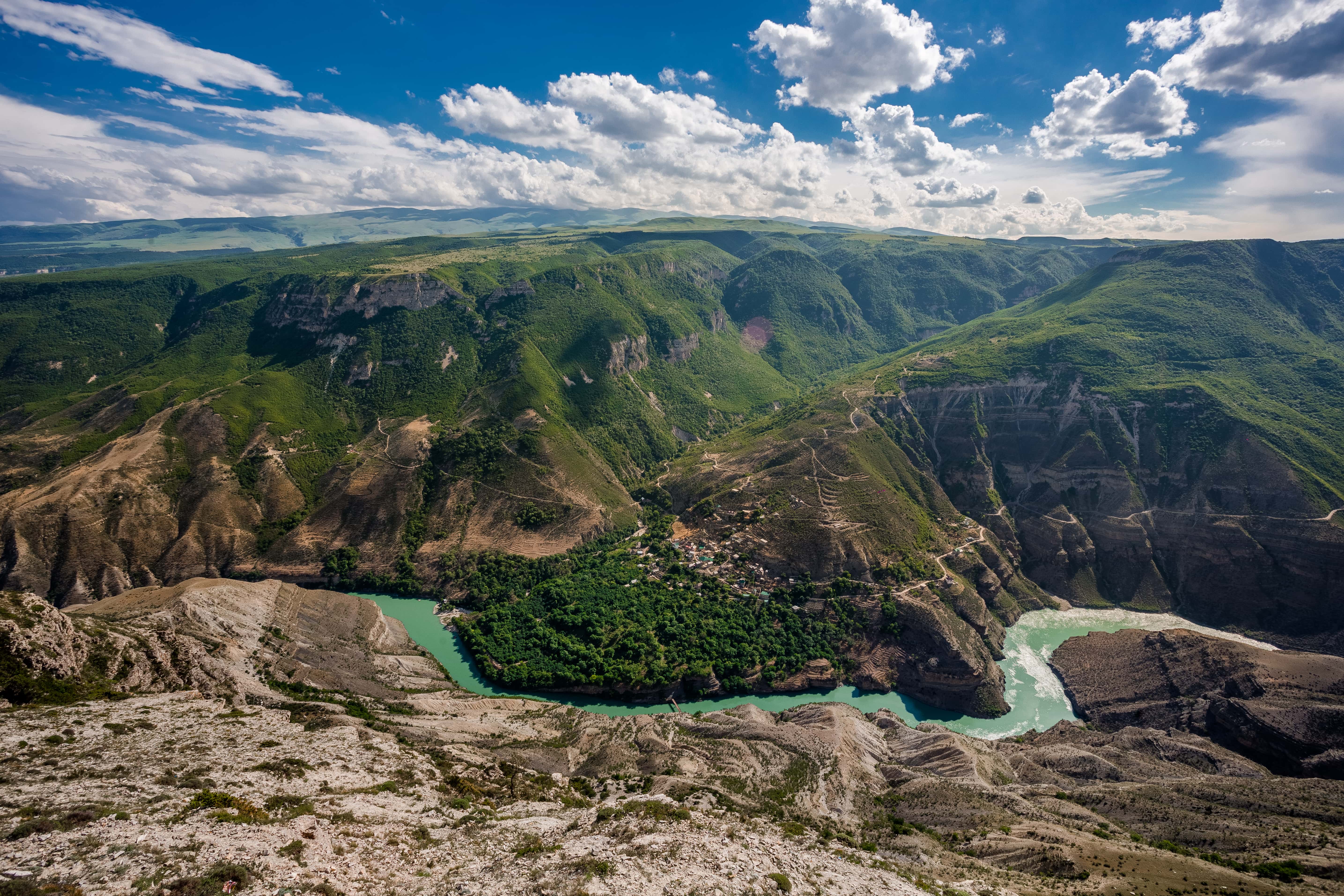 Долина реки Сулак рядом с пгт Дубки.