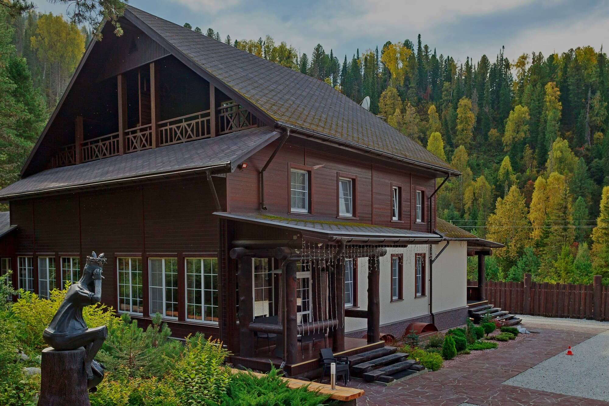 Дом с сибирском лесу.