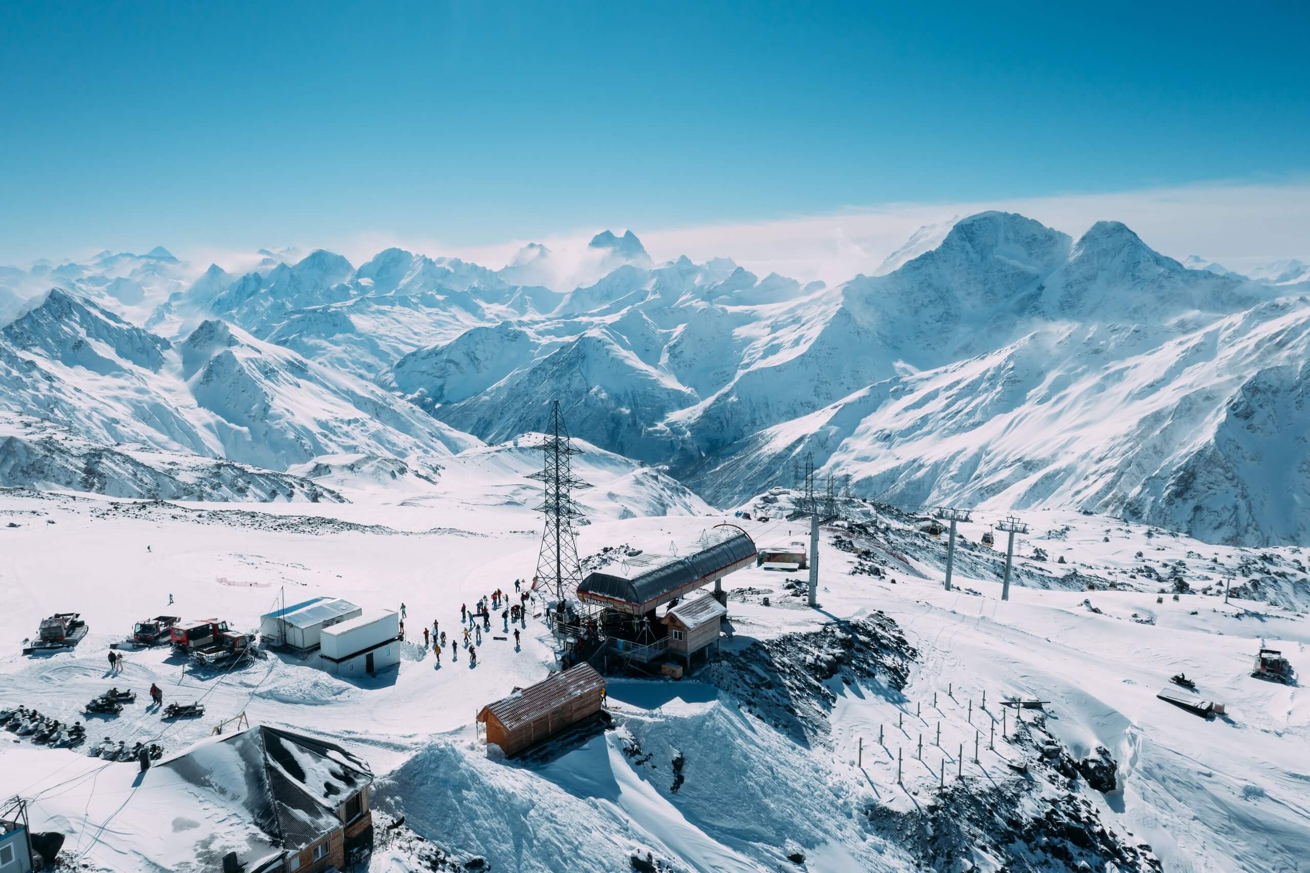 Фантастические пейзажи заснеженных Кавказских гор.