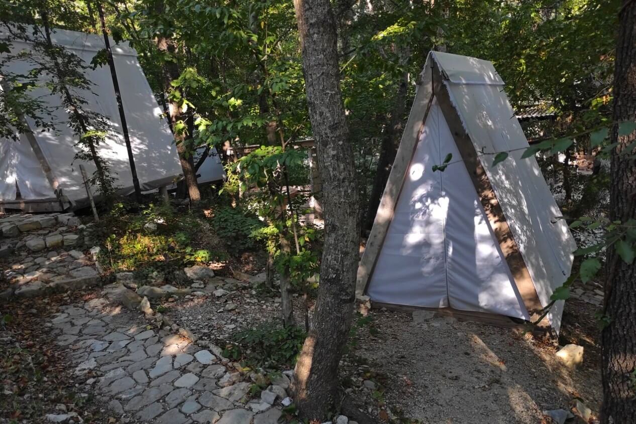 Палатки, бюджетный отдых.