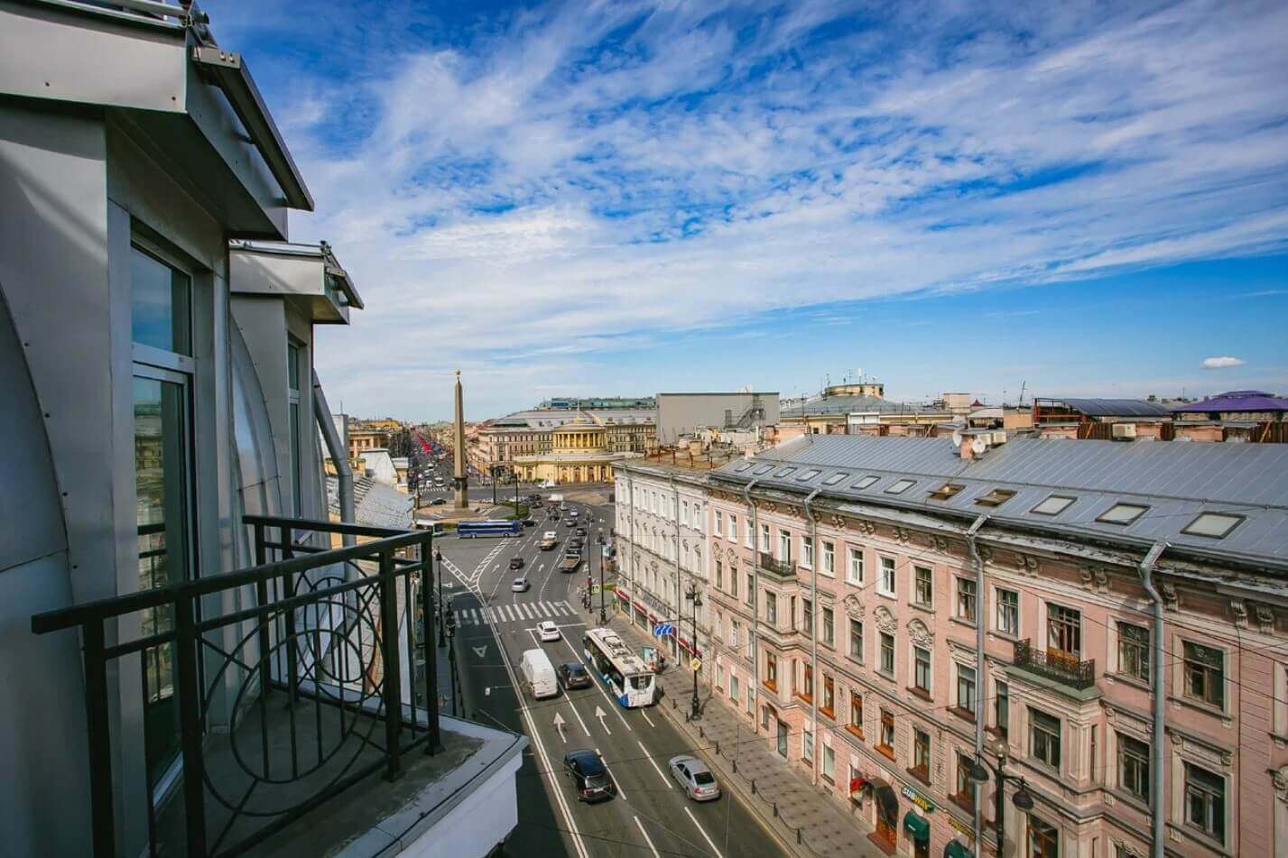 Вид на обелиск «Городу-герою Ленинграду».