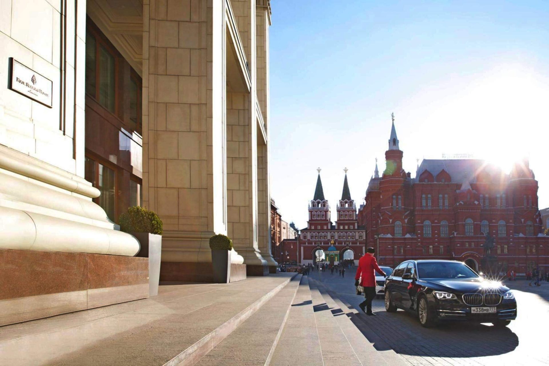 Возле красной. Отель four Seasons в Москве. 4 Seasons Москва отель. Гостиница на красной площади в Москве four Seasons. Гостиница Москва возле красной площади Охотный ряд.