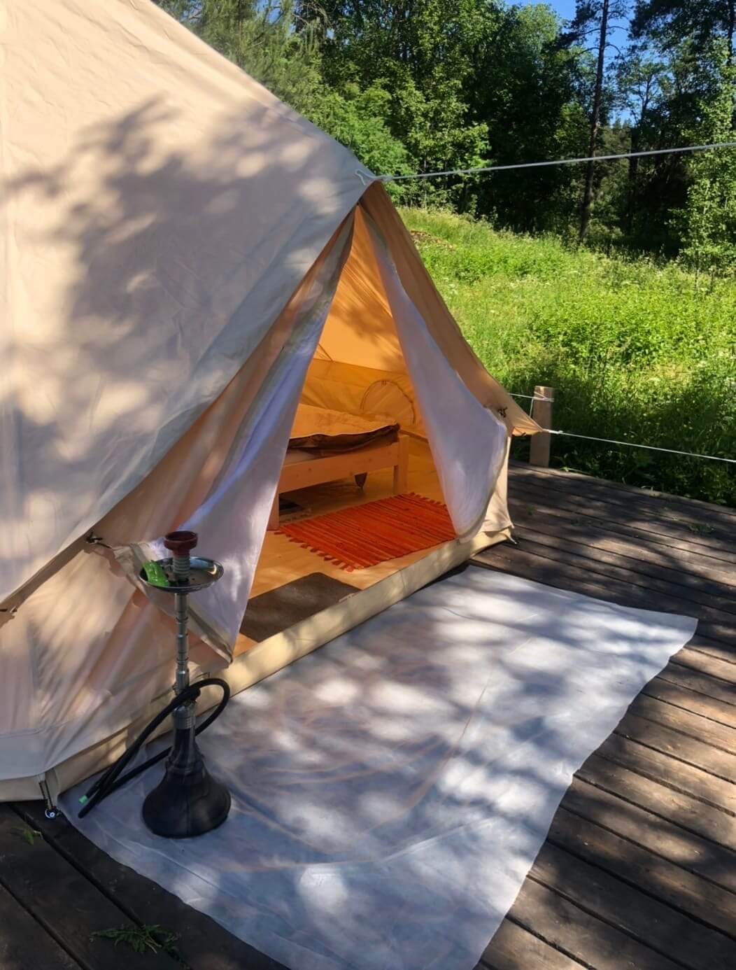 Кальян и палатка.