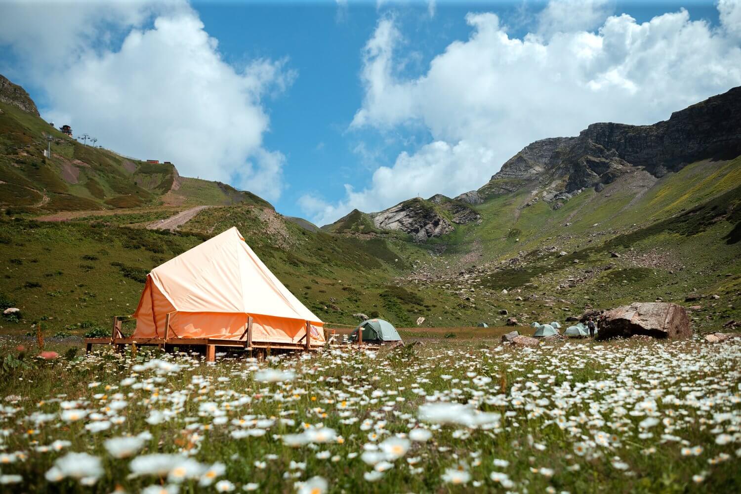 Горный, палаточный лагерь.