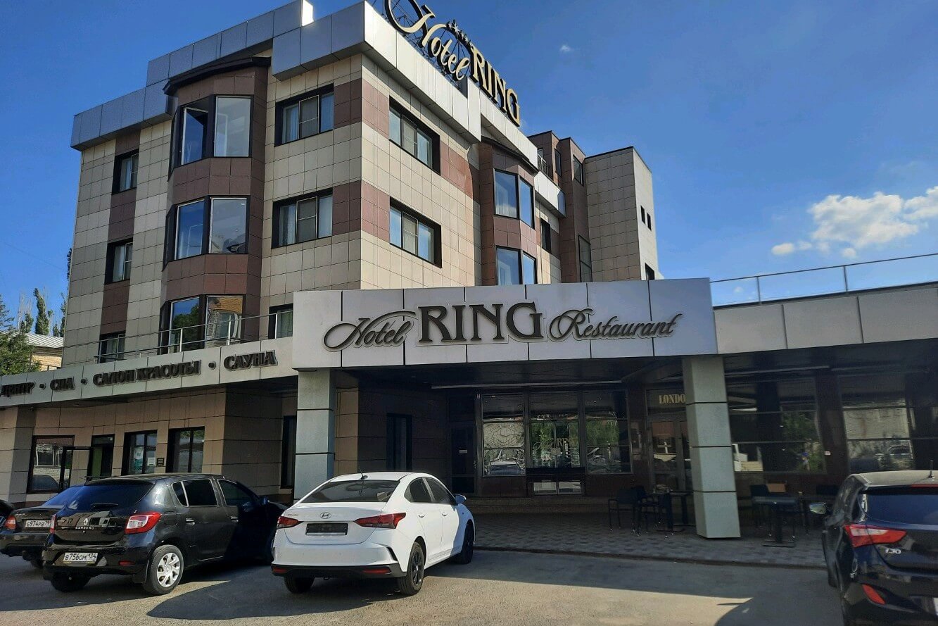 Отель «Ринг». Центральный фасад здания, главный вход.