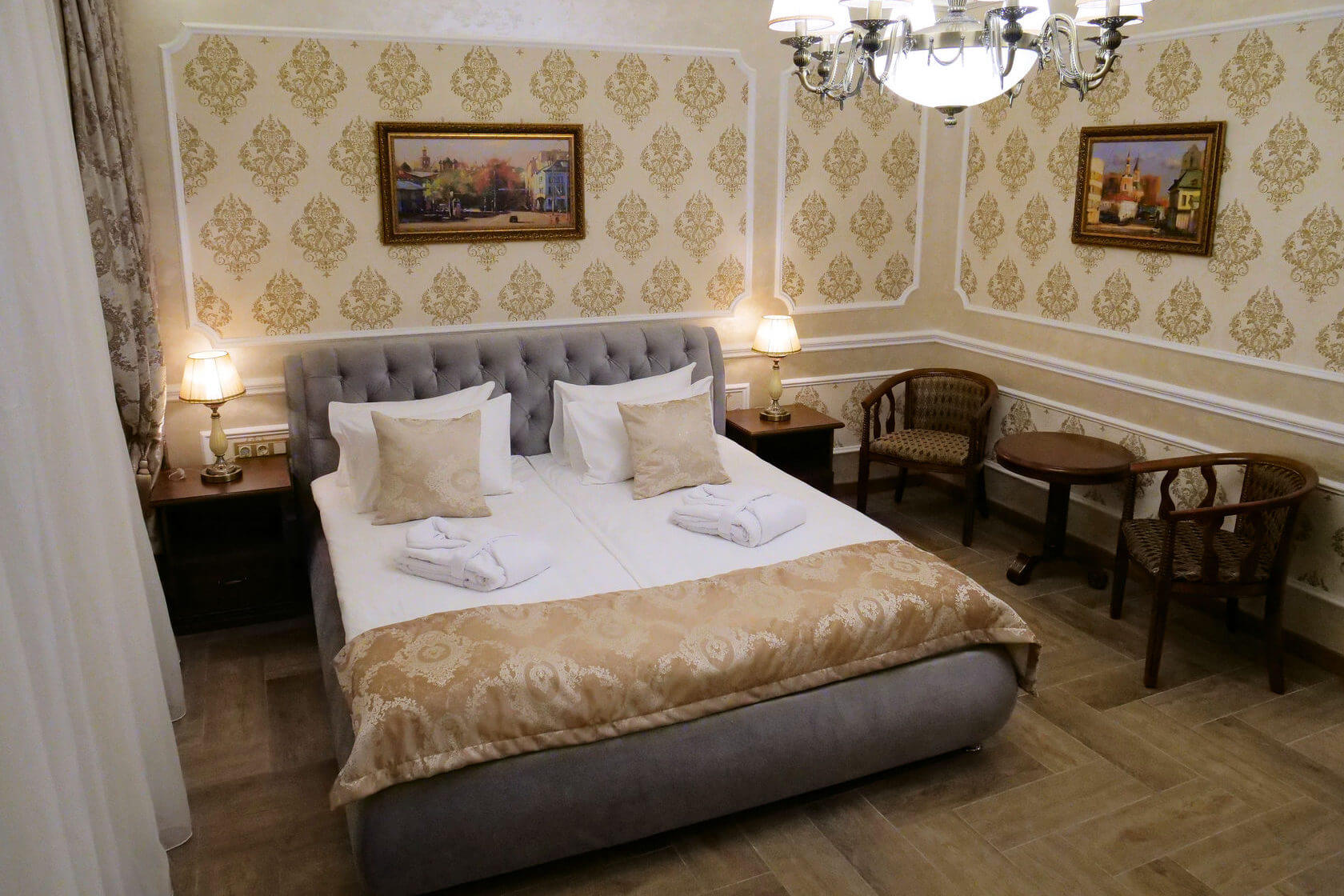 Пример спального места - классическая гостиничная комплектация.
