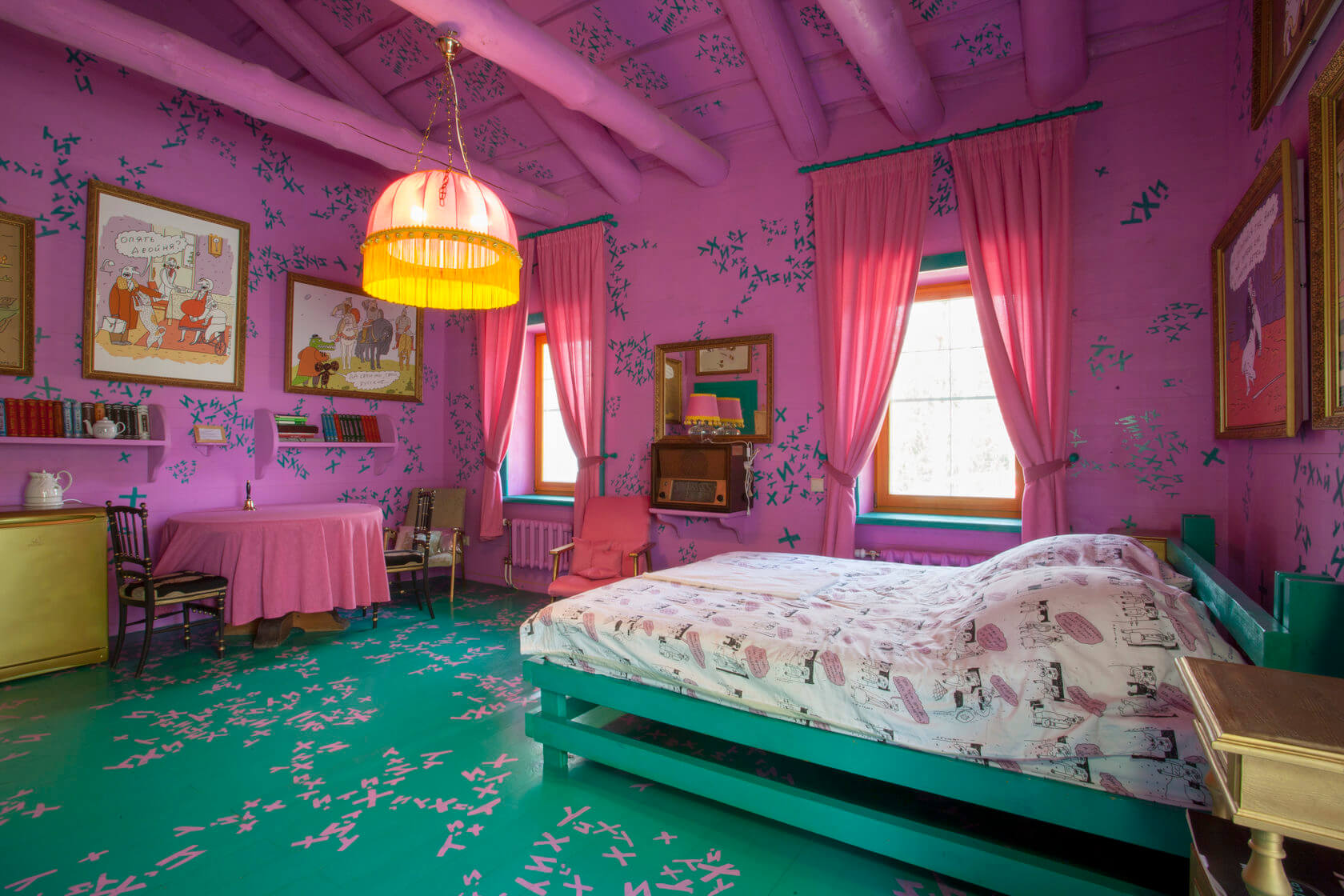 Пример интерьера - розовая комната для девочки.