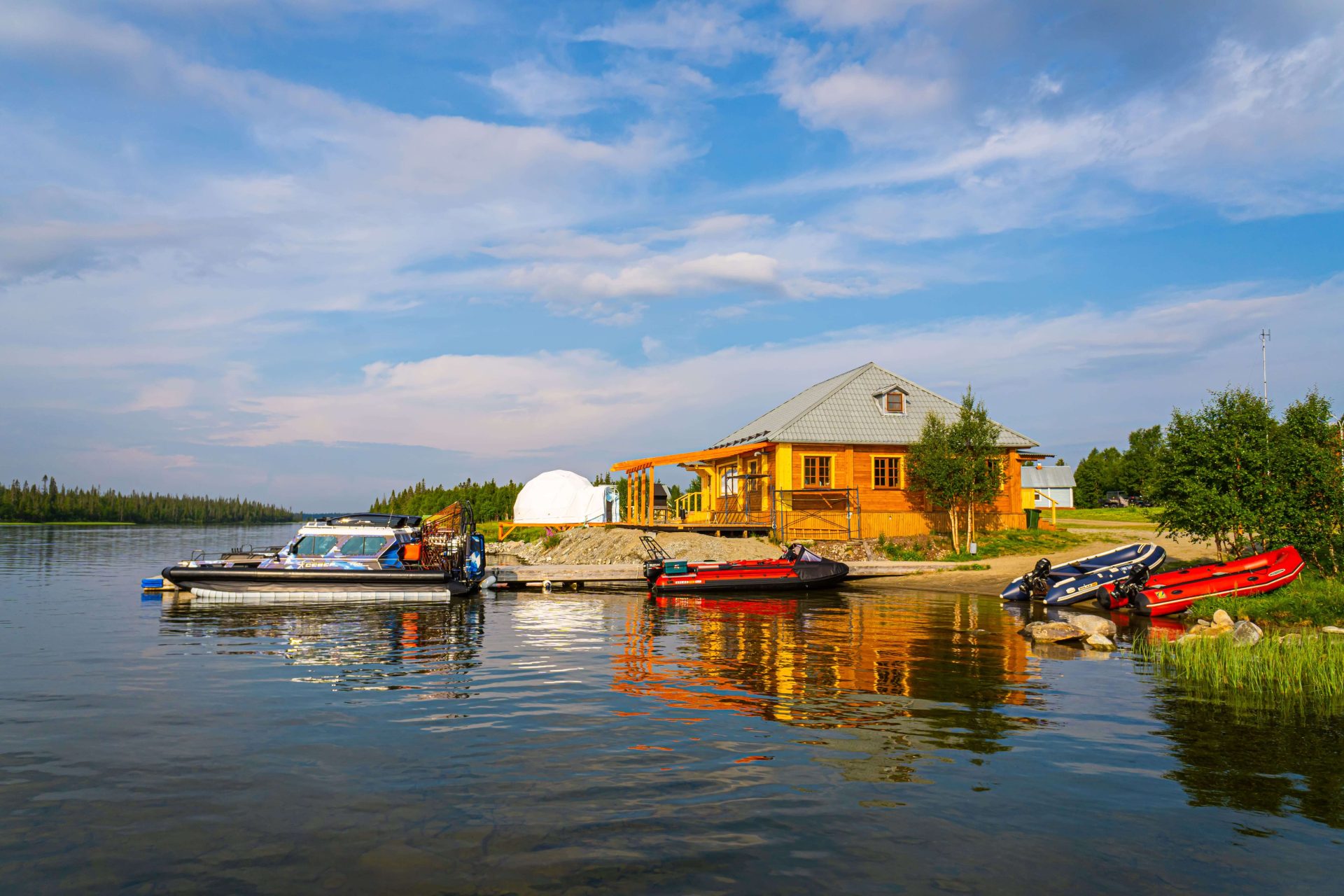 База отдыха гольфстрим мурманская область. Турбазы мурманской. Турбаза студеный берег. Турбазы мурманской. База экостровская апатиты.