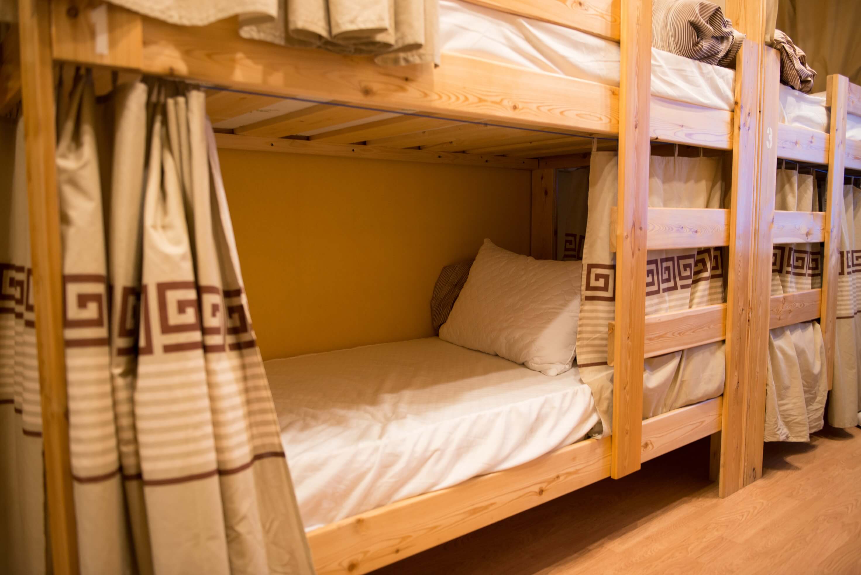Кровати - деревянные.