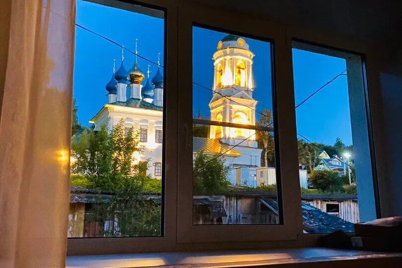 Апартаменты у Софьи Кувшинниковой. Красивый вид из окна.