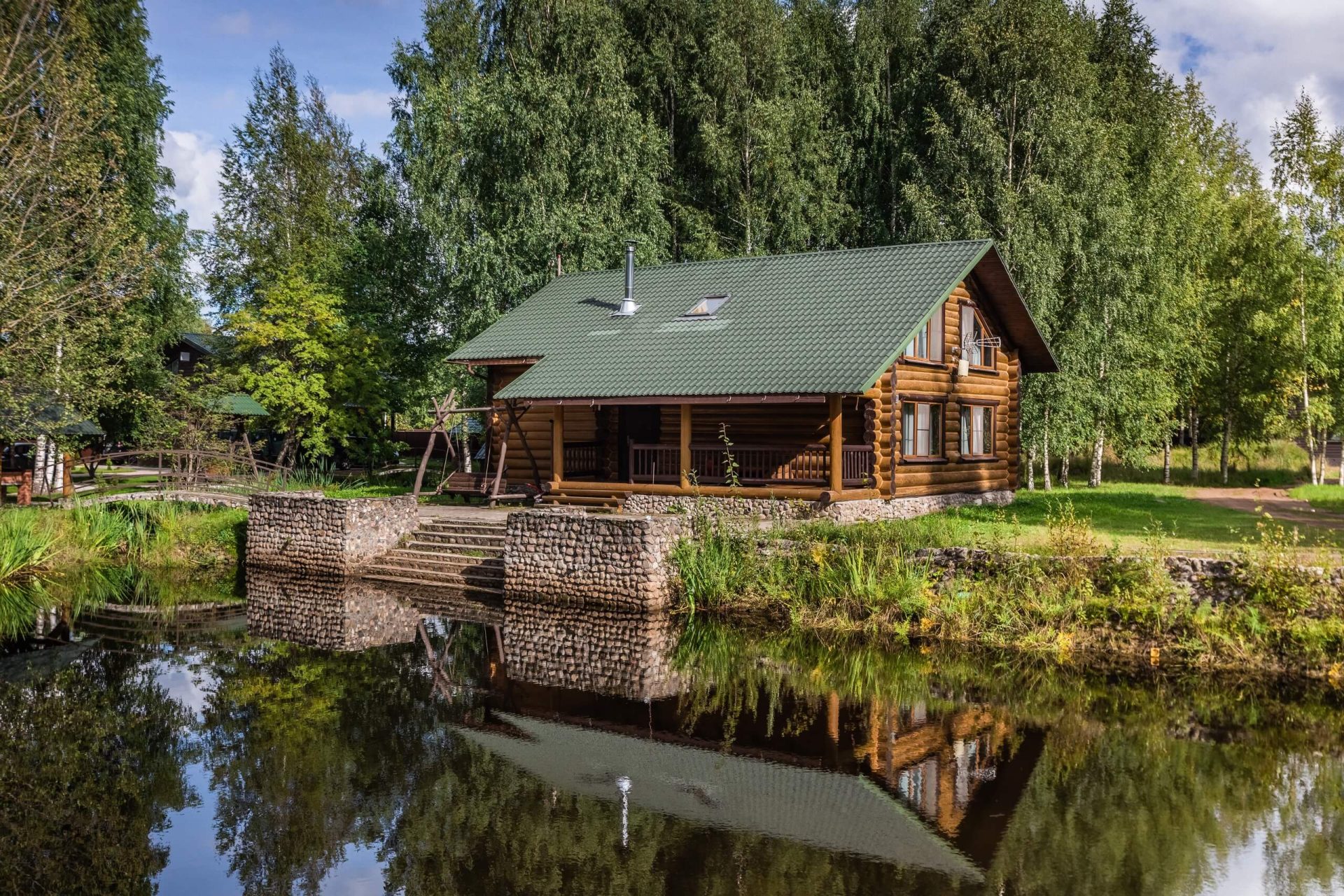 Снять домик в белоруссии на берегу озера. Ecovillage Селигер. Поселок Светлица Селигер. Твердякино Селигер.