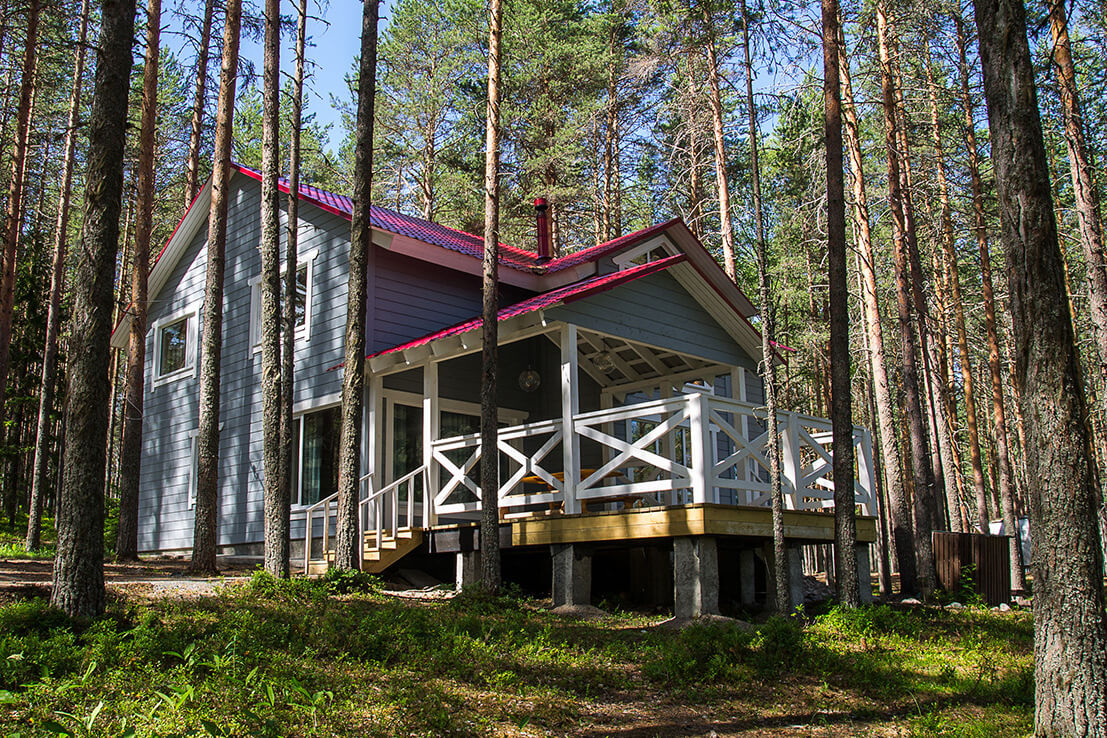 Финский домик в лесу.